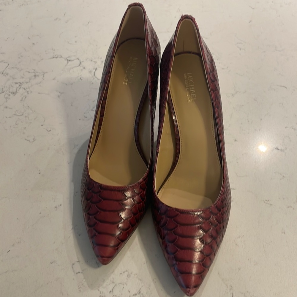 Michael Kors red leather snakeskin closed toe pumps NEVER WORN